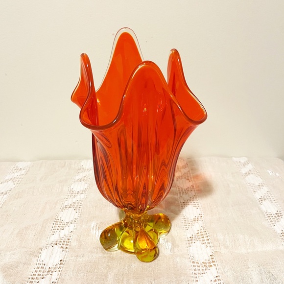 Vintage 1960s MCM | Viking Glass Epic Persimmon 4 Petal Vase - Picture 2 of 16